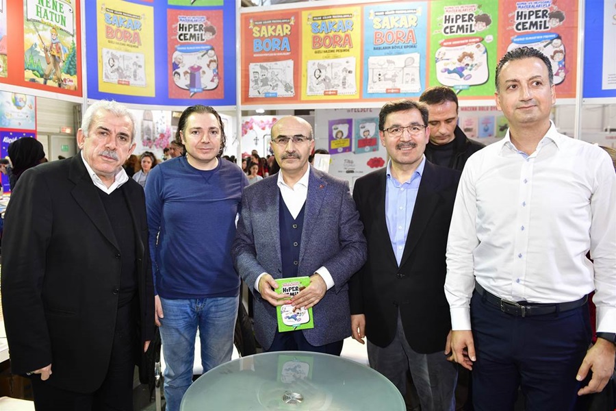 Vali Mahmut Demirtaş, Çukurova Kitap Fuarı'nı Ziyaret Etti