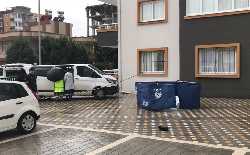 Adana'da bir kadın otoparkta ölü bulundu