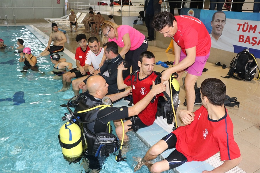 Adana'da engellilere dalgıçlık eğitimi