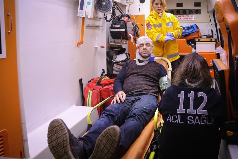 Adana'da otomobil atık su kanalına devrildi