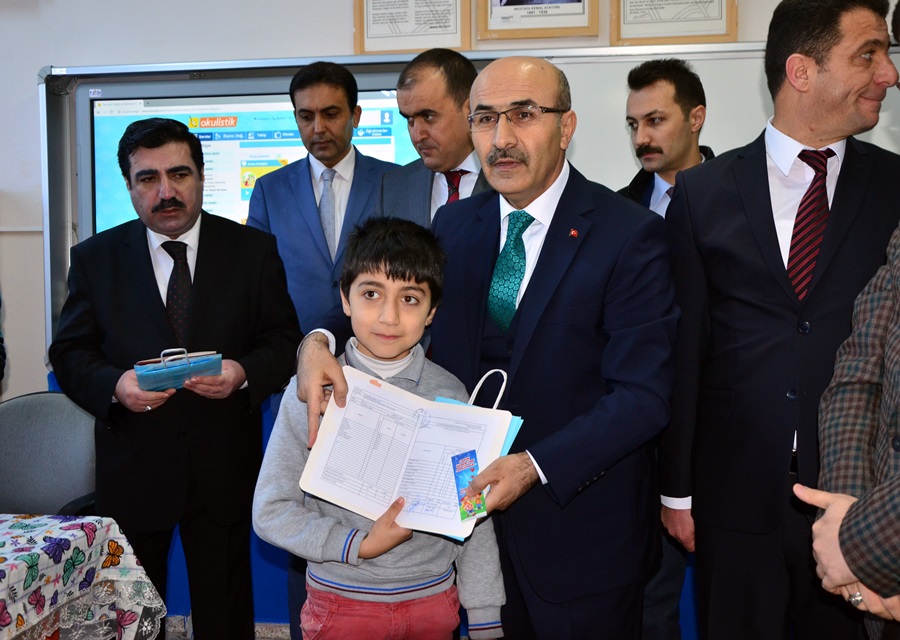 Vali Demirtaş karne dağıttı  