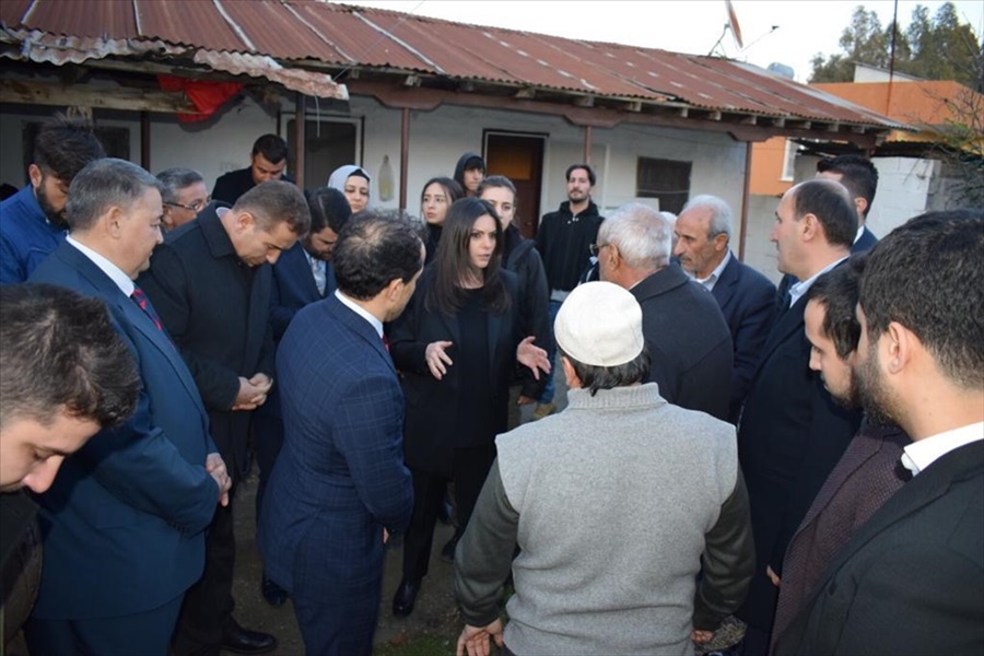 Sarıeroğlu Adana'da sağanaktan zarar gören yerleri inceledi