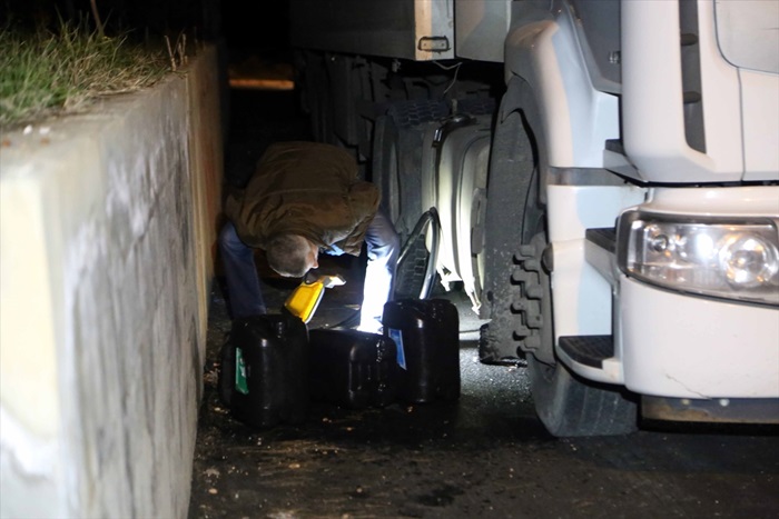 Akaryakıt hırsızları polisten kaçamadı