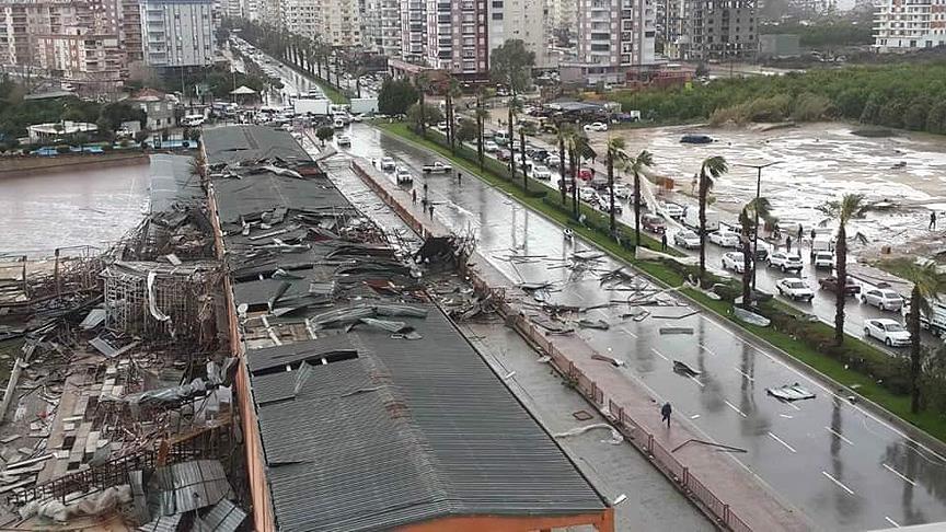 Antalya'da hortum: 1 ölü, 11 yaralı