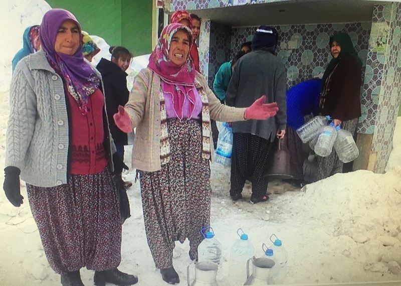 Tufanbeyli'de vatandaşın kar ve sandık tepkisi