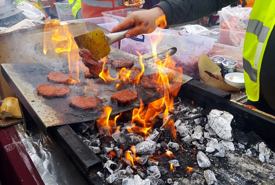 Osmaniye'de festivalde 2 ton sucuk dağıtıldı