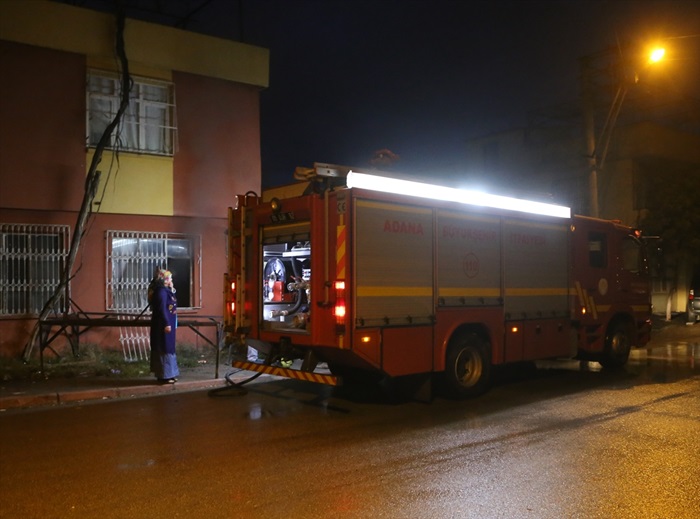 Adana'da ev yangını
