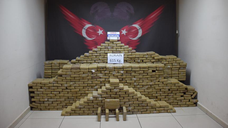 Mersin'de bir gemide 34 kilo 795 gram kokain bulundu