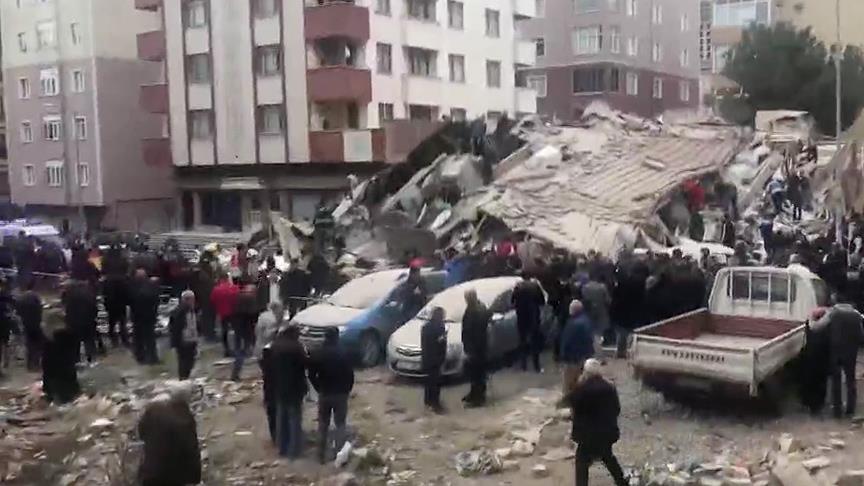 Kartal'da çöken binada 2 kişi öldü, 6 kişi yaralı kurtarıldı