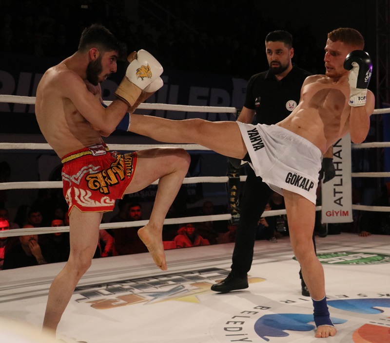 Adana'da Muay Thai turnuvası nefes kesti 