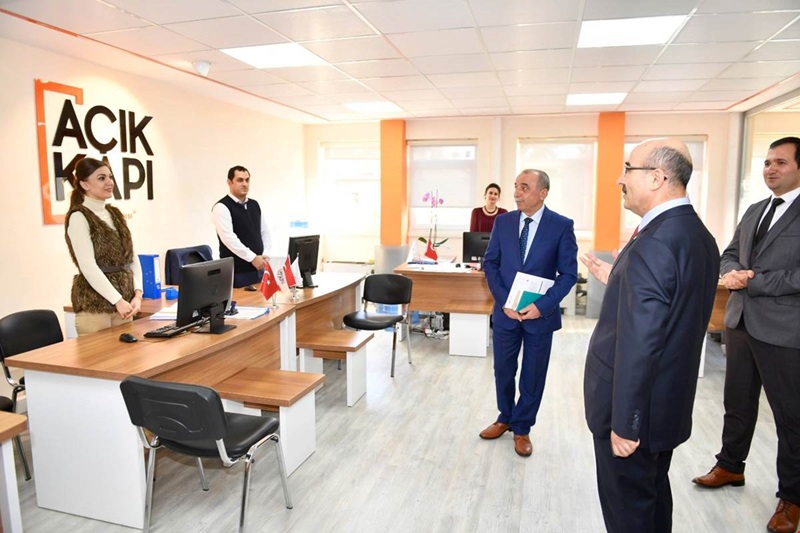 Vali Demirtaş, ‘Valilik Açık Kapı Birimi’nde İncelemede Bulundu