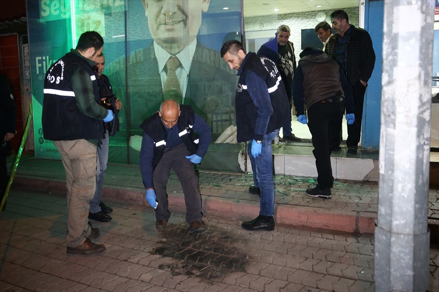 Seyhan belediye başkan adayının seçim bürosuna saldırı