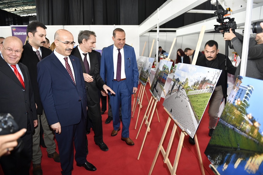 Vali Demirtaş, ‘Tataristan Düşleri’ Adlı Serginin Açılışını Yaptı