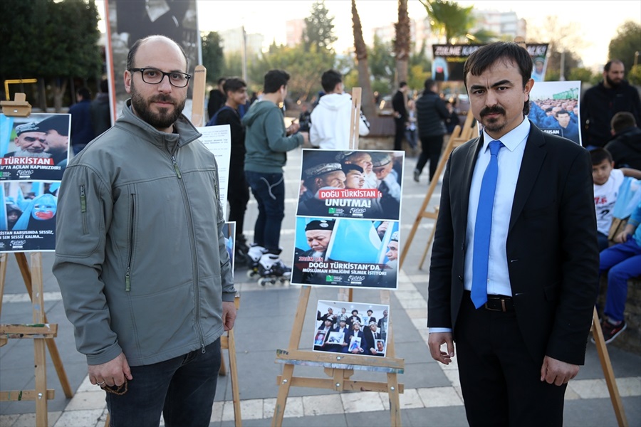 Çin, 300 Yıldır Uygur Müslümanlarını Katlediyor