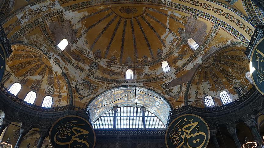 Diyanet: Ayasofya'daki resimler burada kılınacak namazların sıhhatine engel değil