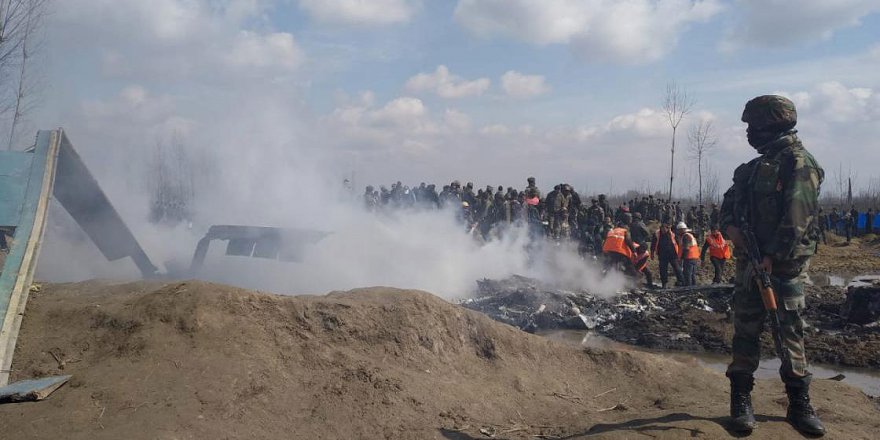 Cammu Keşmir'de gerilim tırmanıyor: Karşılıklı savaş uçakları düşürüldü