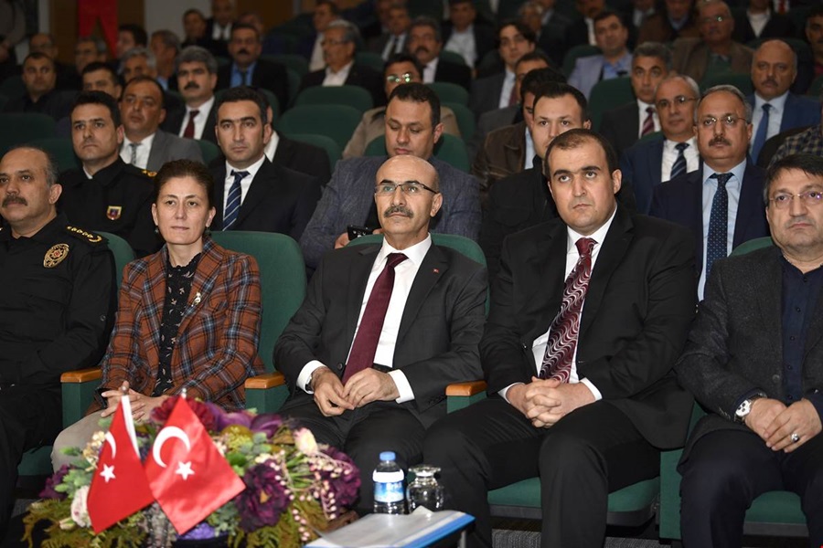 Vali Demirtaş, Yüreğir İlçesinin Muhtarlarıyla Bir Araya Geldi