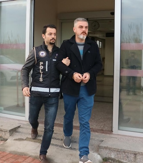 Polislikten ihraç edilen şahıs FETÖ'den gözaltına alındı  