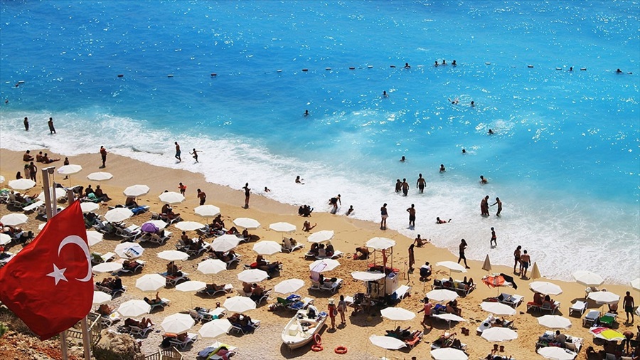 Turizm merkezlerindeki plajlarda yoğunluk yaşanıyor