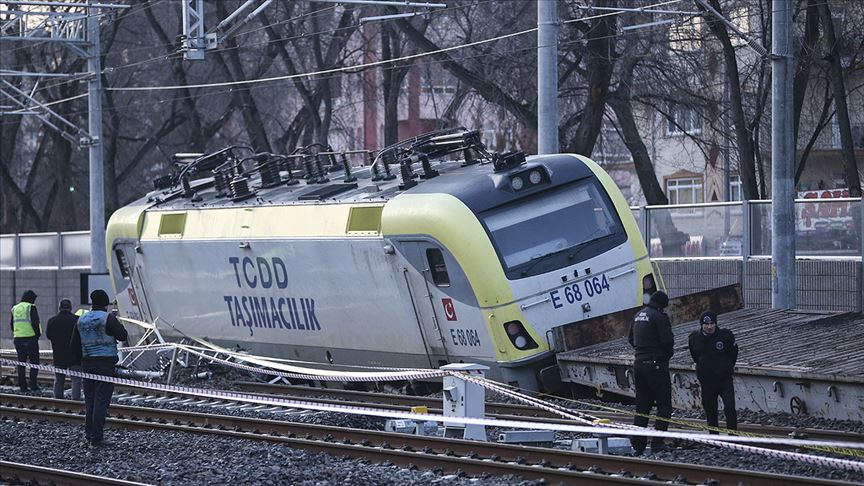 Ankara'da akaryakıt yüklü tren raydan çıktı