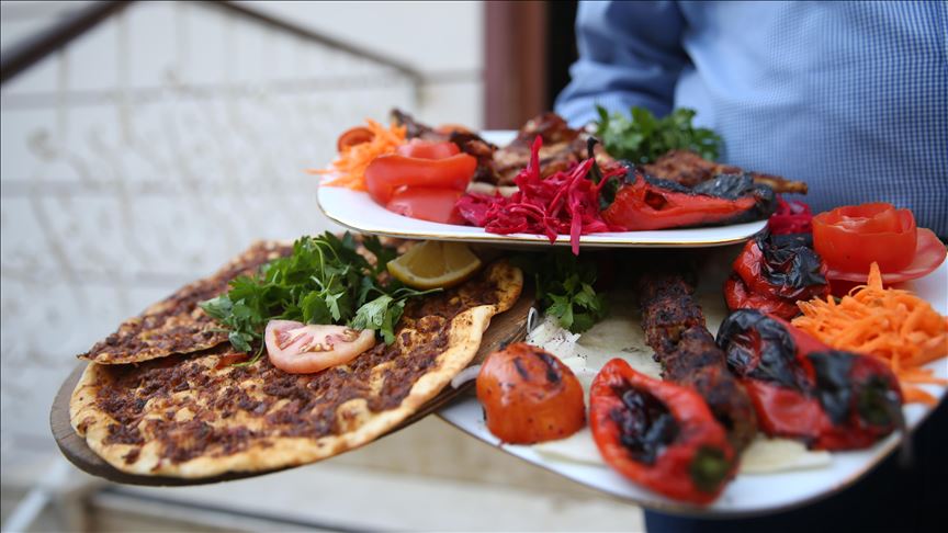 Gaziantep ve Şanlıurfa'nın paylaşamadığı tescilli lezzet: Lahmacun