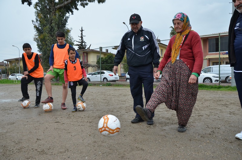 'Altın Nine'nin futbol aşkı