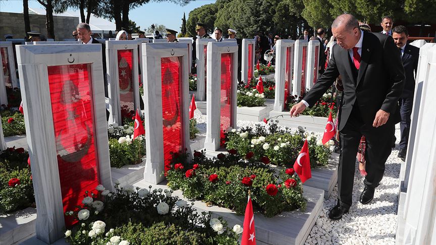 Erdoğan Şehitler Abidesi'nde düzenlenen törene katıldı