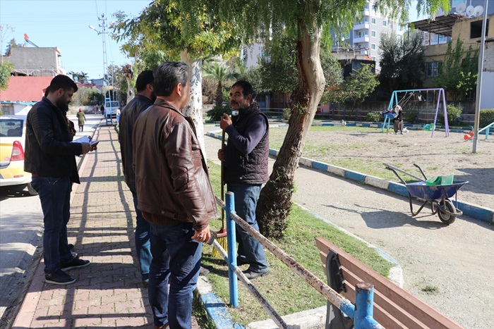 Parkta başına saçma isabet eden görevli yaralandı
