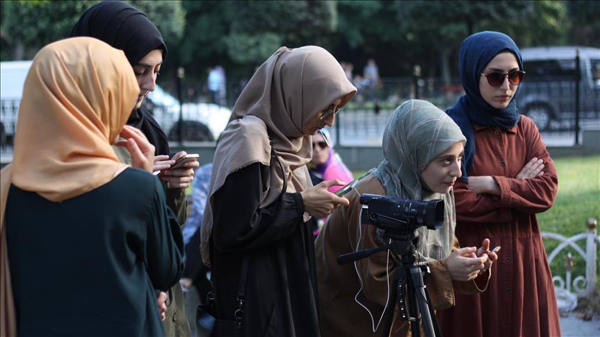 'Ellerine kamerayı aldıklarında çok mutlu oluyorlar'