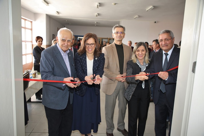 Fen Edebiyat Fakültesi Ek Hizmet Binasına Yeni Bir Seminer Salonu Kazandırıldı.