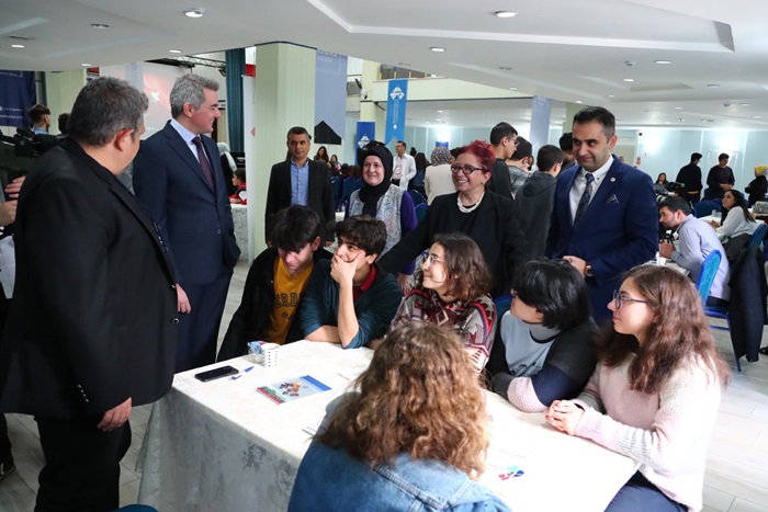 HKÜ, Akademisyenleri ile Erdem Koleji Kariyer Günlerinde