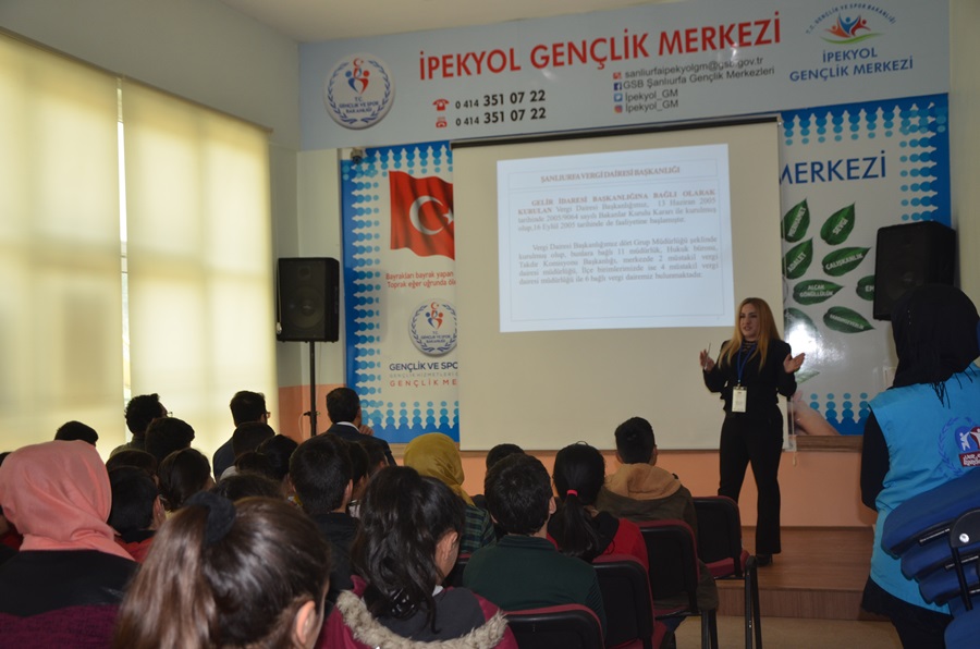 Şanlıurfa İpekyol Gençlik Merkezinde Verginle Güvendesin konulu seminer..