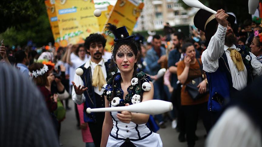 Adana Portakal Çiçeği Karnavalı'nda renkli görüntüler