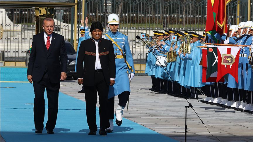 Morales Ankara'da resmi törenle karşılandı