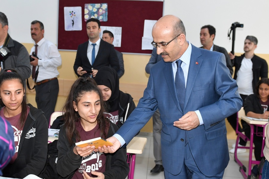 Güney Adana’ya 100 bin kitap