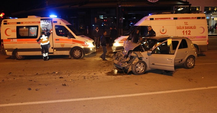 Adana'da trafik kazası: 2 yaralı