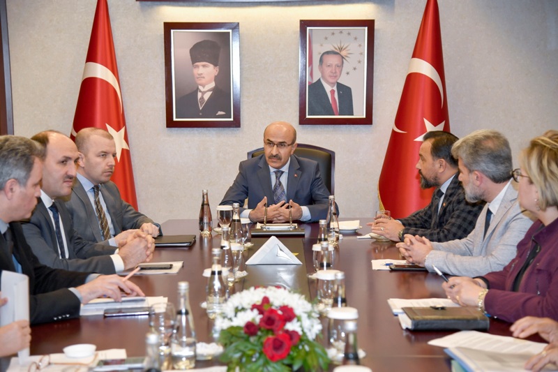 "Sokak Hayvanlarının Islahı" Konulu Toplantı, Vali Demirtaş Başkanlığında Gerçekleştirildi