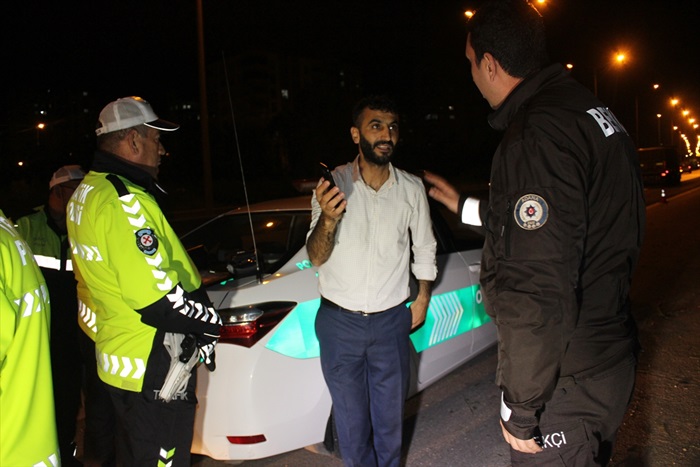 Kaza yapan sürücü ceza kesilmesin diye makbuz koçanını sakladı