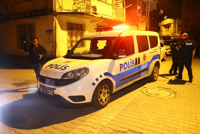 Adana'da mahalle bekçileri, iki şüpheliyi kovalamaca sonucu yakaladı