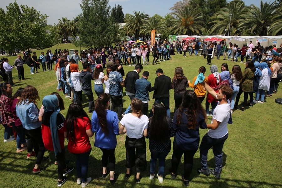 Çukurova üniversitesi 27. Bahar şenliği’ne color fest damga vurdu.