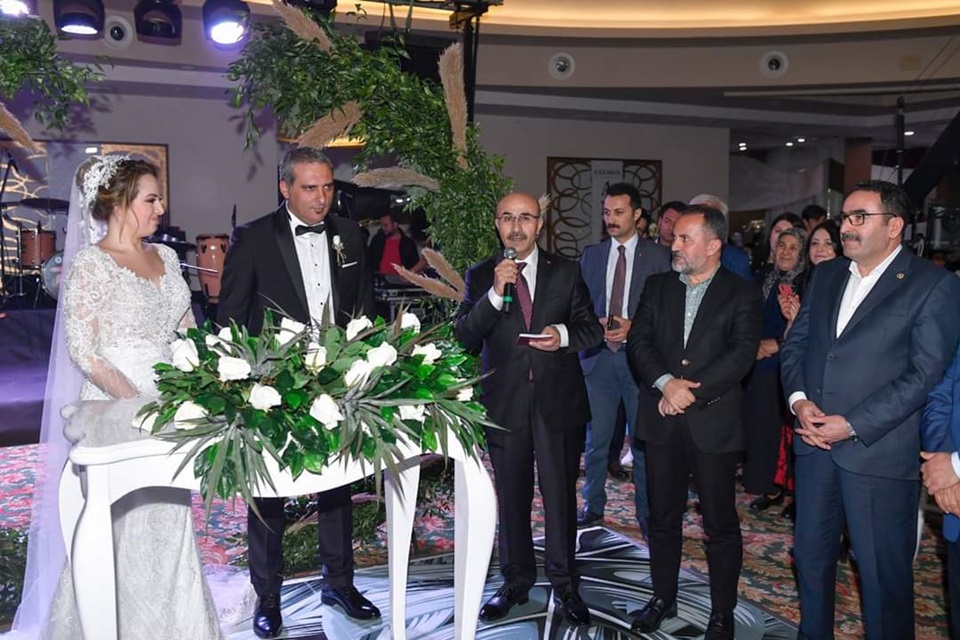 Vali Demirtaş: “Derya ve Ergün Gündoğan’a Ömürleri Boyunca Sağlıklı ve Mutlu Yıllar Diledi..”