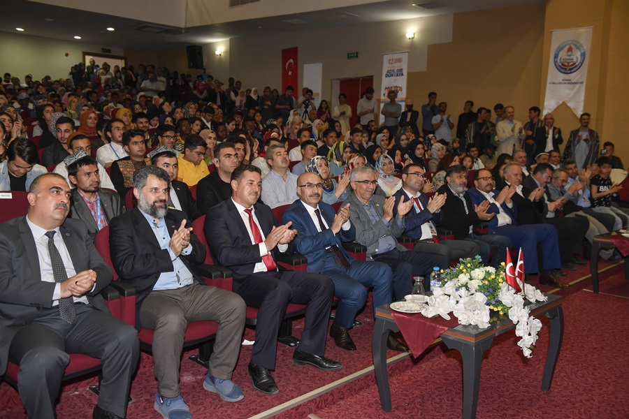 Vali Demirtaş, "Uluslararası Öğrenci Buluşması” Etkinliğine Katıldı