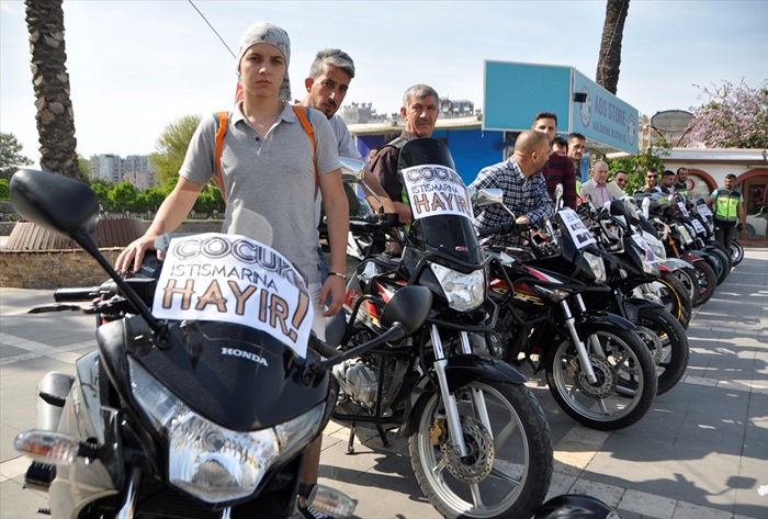 Adana'da motosiklet tutkunlarından çocuk istismarına protesto