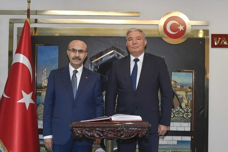 Adana Valisi Demirtaş'a ziyaret