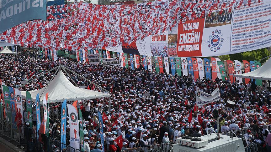 Şanlıurfa'daki 1 Mayıs programı kaza nedeniyle yarıda kesildi