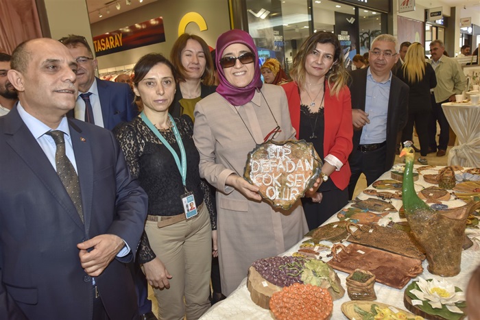 Beyhan Demirtaş Dr. Ekrem Tok Ruh Sağlığı Ve Hastalıkları Hastanesinin Kermesine Katıldı
