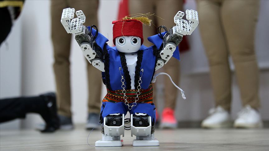 Adana'da Öğrenciler robotlarıyla yarıştı