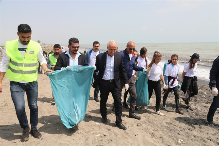 Mersin'de deniz kaplumbağalarının yuvalama alanı temizlendi