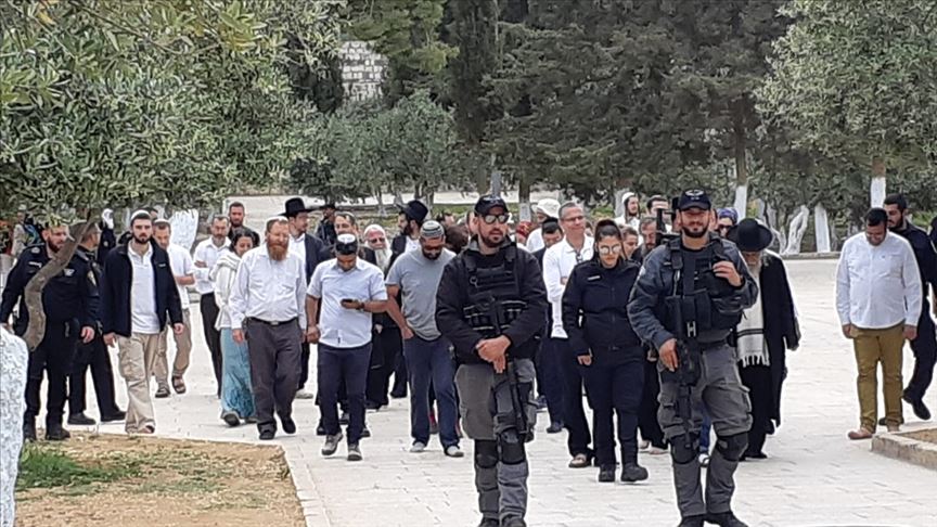 Fanatik Yahudilerden Mescid-i Aksa'ya baskın