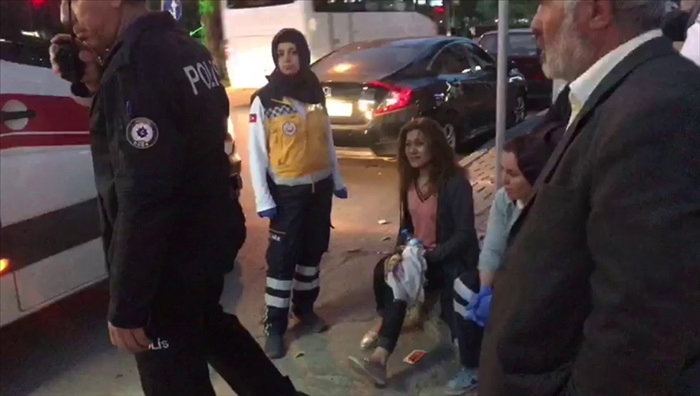 Kocası ile kavga eden kadının otomobilden atıldığı iddiası
